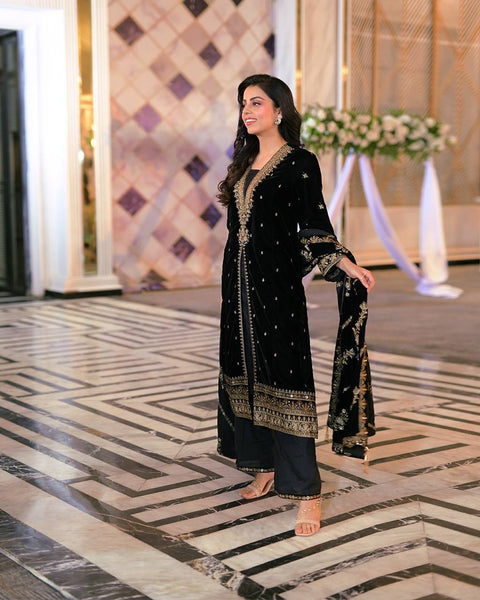 Launching New Designer Party Wear Look Velvet Top With Dupatta and Bottom.