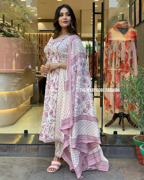 look fantastic Printed, Embroidered, Floral Print Kurta, Salwar & Dupatta Set