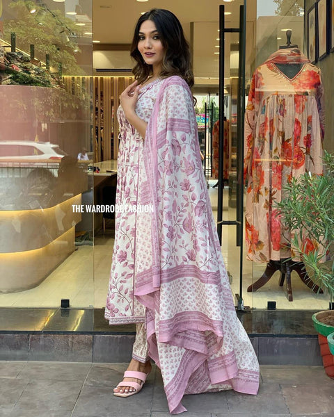 look fantastic Printed, Embroidered, Floral Print Kurta, Salwar & Dupatta Set