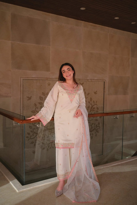 Beautifull Stylish Cotton Silk Solid Straight Comfortable Kurti Pants With Dupatta Suit