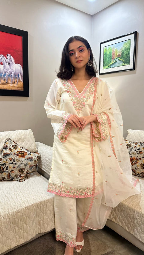 Beautifull Stylish Cotton Silk Solid Straight Comfortable Kurti Pants With Dupatta Suit