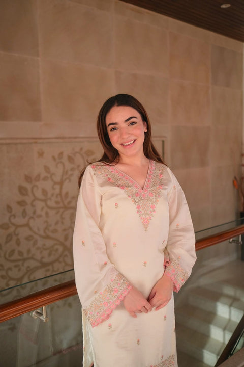 Beautifull Stylish Cotton Silk Solid Straight Comfortable Kurti Pants With Dupatta Suit