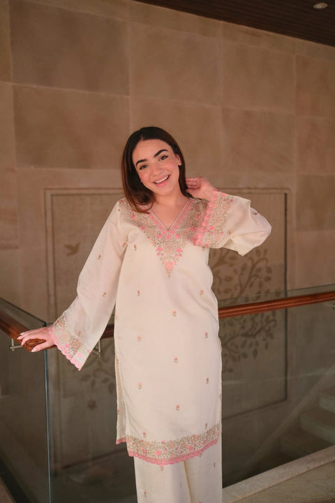 Beautifull Stylish Cotton Silk Solid Straight Comfortable Kurti Pants With Dupatta Suit
