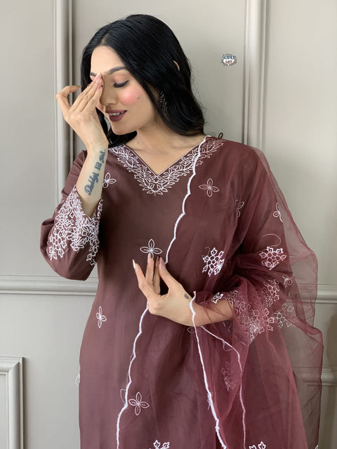 beautiful Heavy  hand embroidery, Zari weaving Kurti pants and Lace Dupatta.