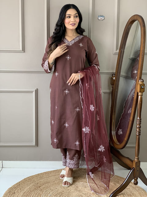 beautiful Heavy  hand embroidery, Zari weaving Kurti pants and Lace Dupatta.