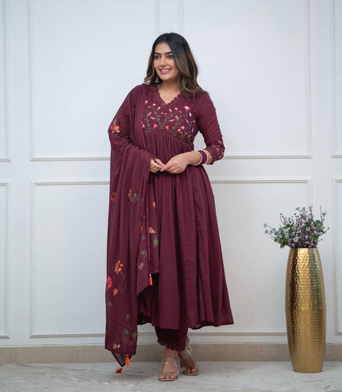 Look beautiful in our new cotton duppata pant set with thread work