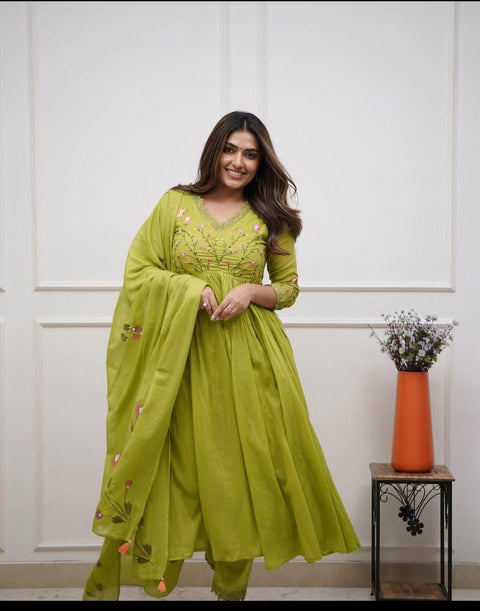 Look beautiful in our new cotton duppata pant set with thread work