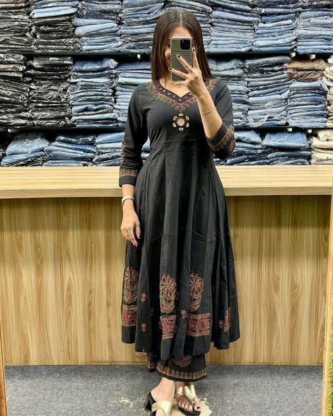 Woman Embroidered Anarkali Sanganeri Gown