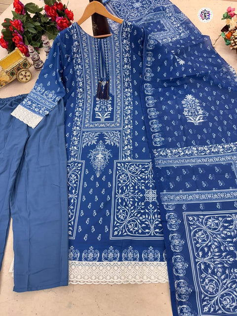 Pakistani Suit Heavy Work Design