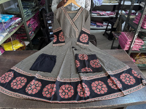Beautiful Jaipuri print heavy work Kurti with dupatta