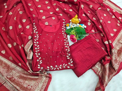 ELEVATE UR STYLE IN OUR CLASSY SILK EMBROIDERY SET WITH BANARA