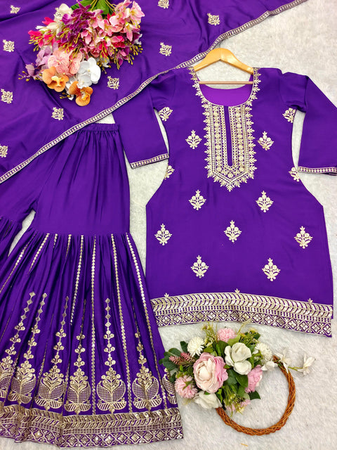 PRESENTING NEW PARTY WERE BEAUTIFUL HEAVY EMBROIDERY WORK