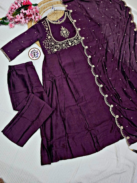 beautiful Ethnic georgette gowns with Embroidered Georgette Dupatta