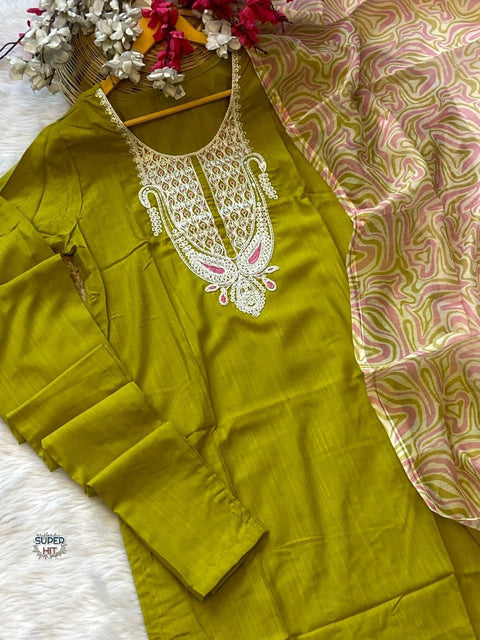 Floral Embroidered Yoke Design Thread Work Kurti With Trousers & Dupatta