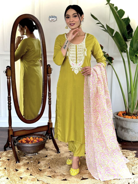 Floral Embroidered Yoke Design Thread Work Kurti With Trousers & Dupatta