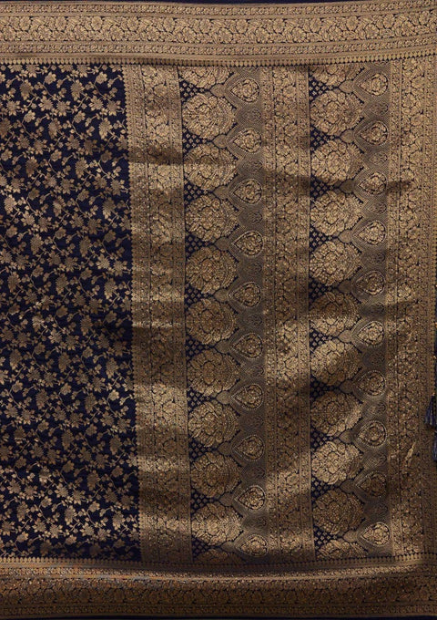 Having Jacquard Silk Fabric With Unstitched Blouse