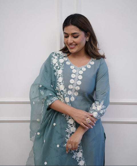 Indo Era Women Floral Embroidered Regular Thread Work Kurta with Trousers & dupatta