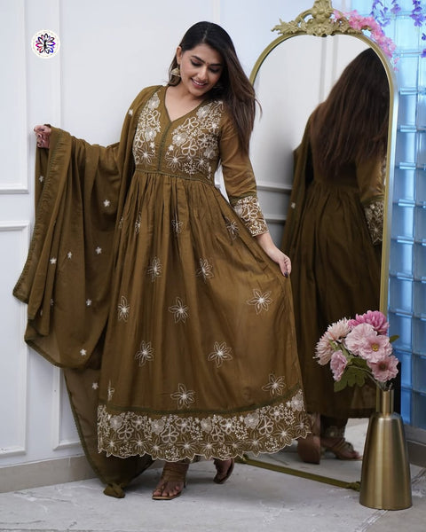 Cotton Kurti Pant Set with Mul Mul Dupatta & Embroidery Work