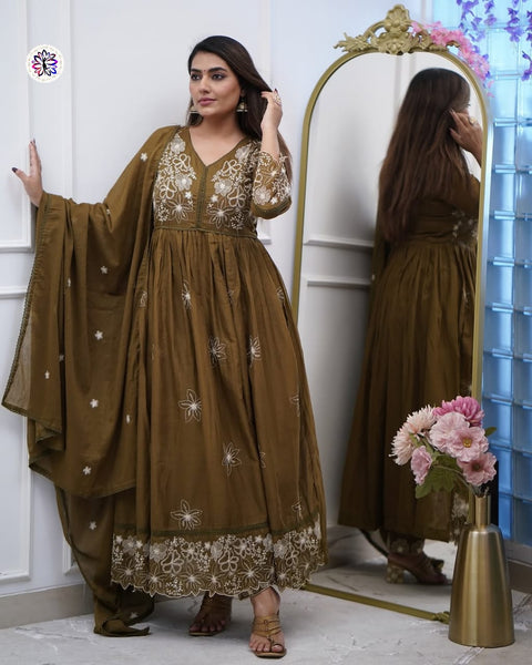 Cotton Kurti Pant Set with Mul Mul Dupatta & Embroidery Work