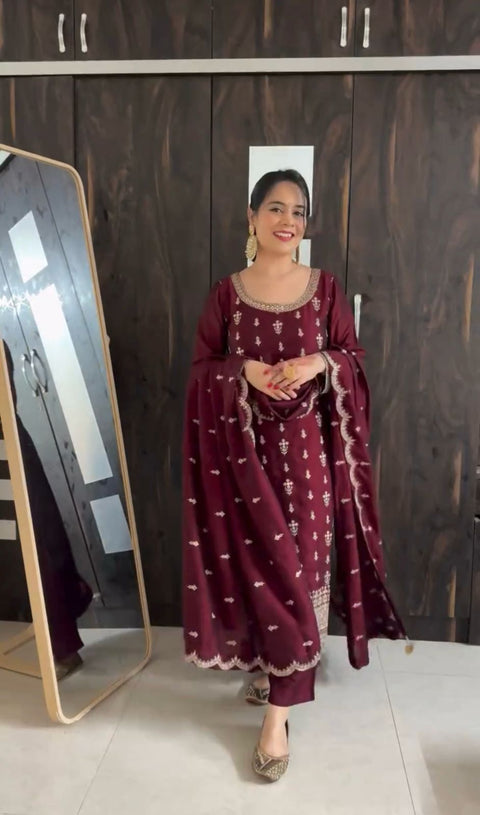 New Designer Party Wear Look Affordable Stylish Suit
