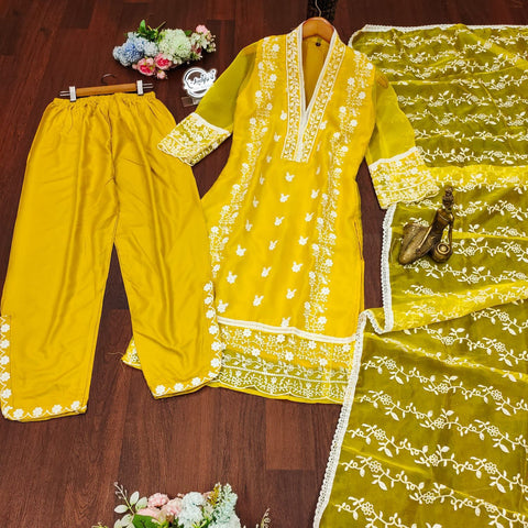new designer party wear look a pure Pakistani suit