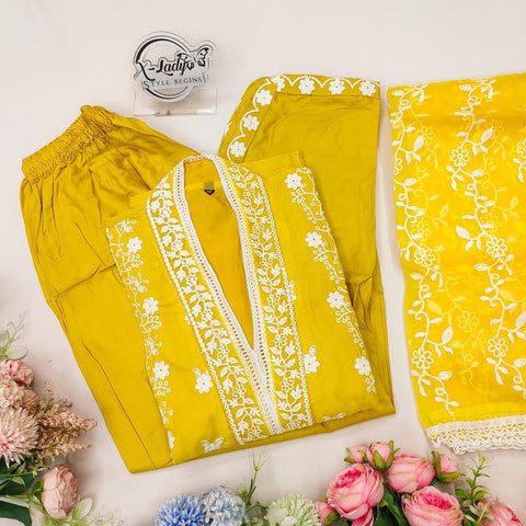 new designer party wear look a pure Pakistani suit