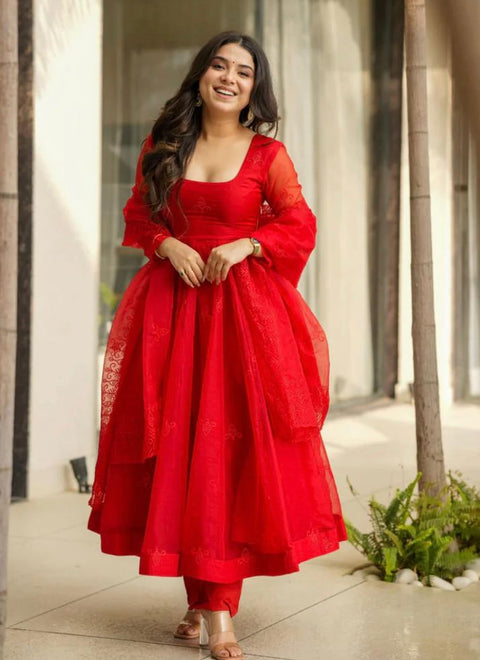 NEW ĐĚSIGNER PARTY WEAR TOP AND PANT WITH FANCY DUPPATA