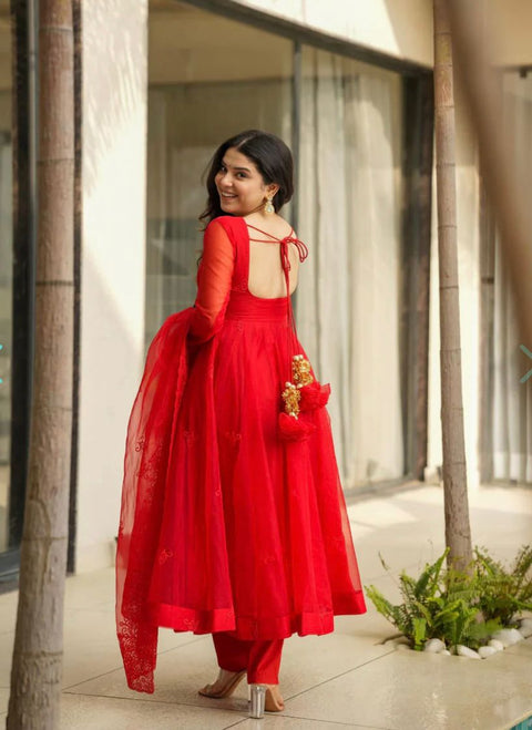 NEW ĐĚSIGNER PARTY WEAR TOP AND PANT WITH FANCY DUPPATA