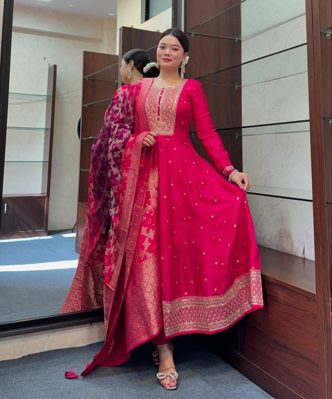 Rayon Straight Gold Print Round Neck Kurti And Pant With Dupatta Suit