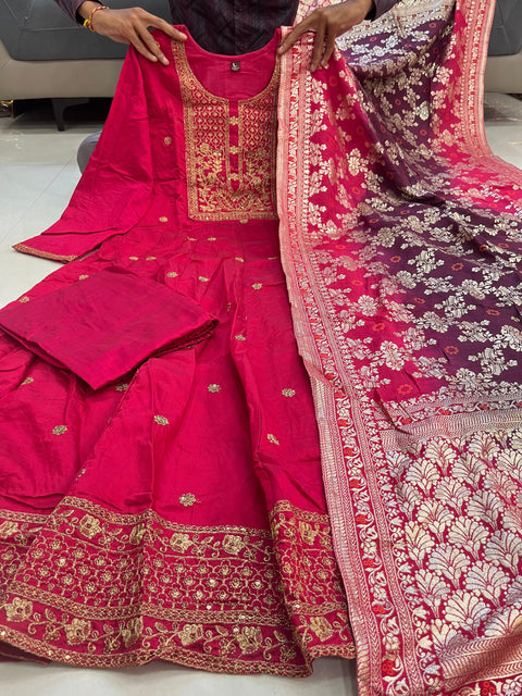 Rayon Straight Gold Print Round Neck Kurti And Pant With Dupatta Suit