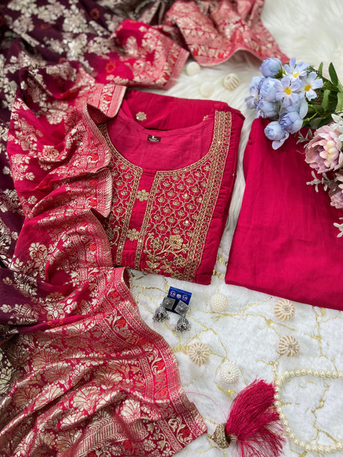 Rayon Straight Gold Print Round Neck Kurti And Pant With Dupatta Suit