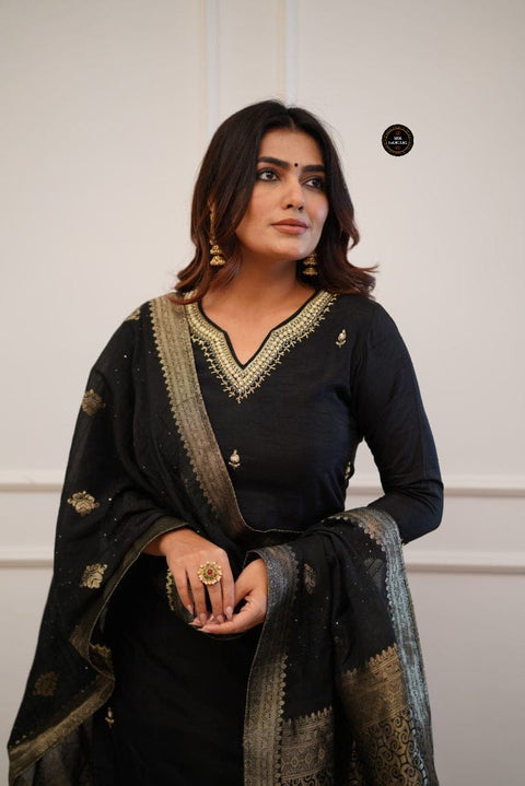 NEW BEUTIFUL HEAVY FULLY STITCHIED SUIT SET