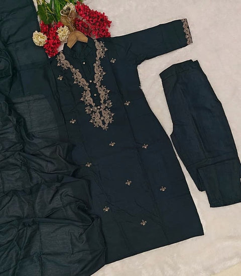 Women’s Ethnic Kurti Set