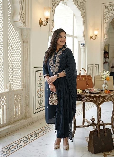 Women’s Ethnic Kurti Set