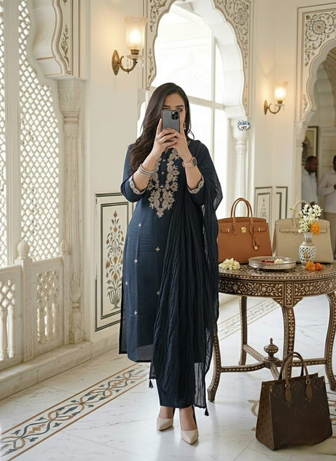Women’s Ethnic Kurti Set