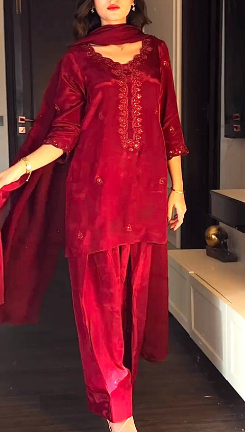 3 PIECE KURTI WITH TRENDING FARSI SALWAR AND BEAUTIFUL DUPATTA