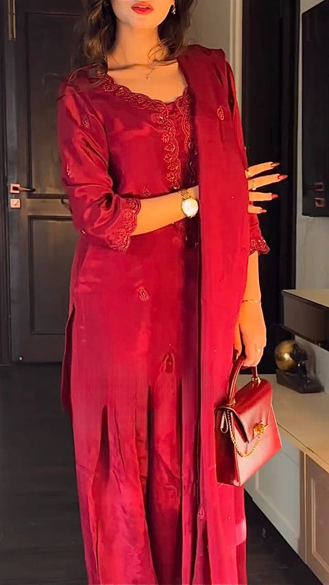 3 PIECE KURTI WITH TRENDING FARSI SALWAR AND BEAUTIFUL DUPATTA