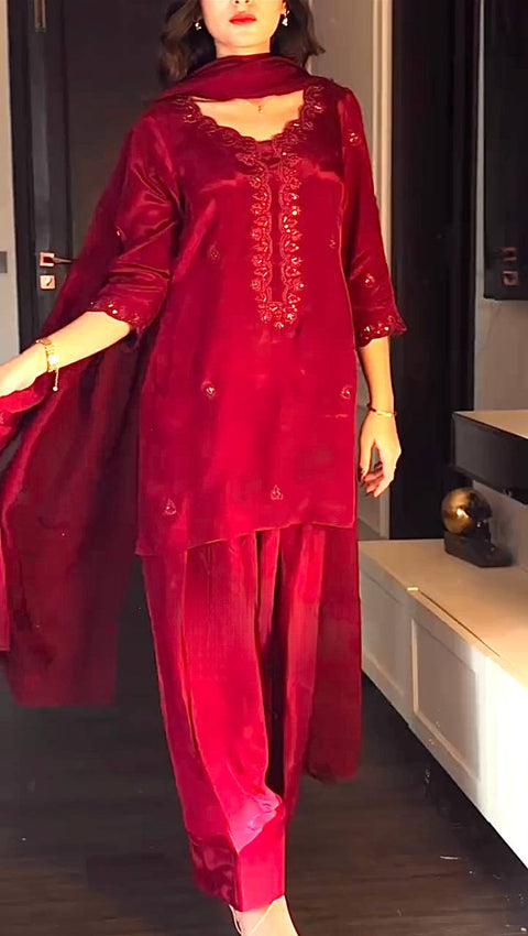 3 PIECE KURTI WITH TRENDING FARSI SALWAR AND BEAUTIFUL DUPATTA