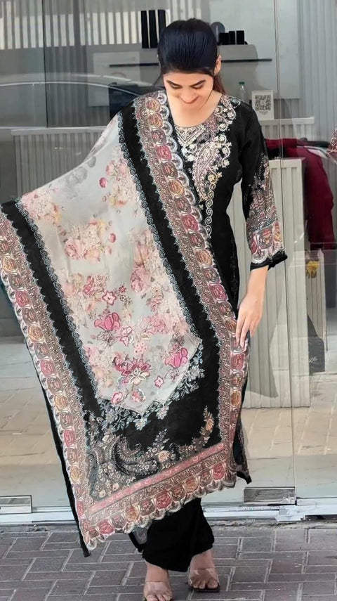 NEW LAUNCHING SUPERHIT PAKISTAN SUIT