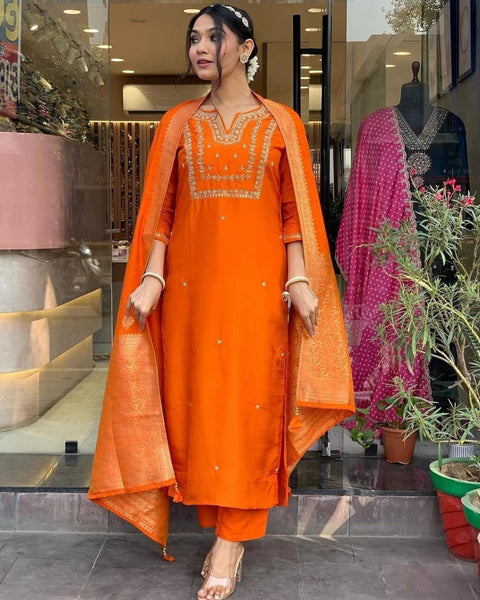 New PRESERNTING NEW  STYLISH DESIGNER HEAVY  ROSE GOLD EMBROIDERY WORK WITH PENT
