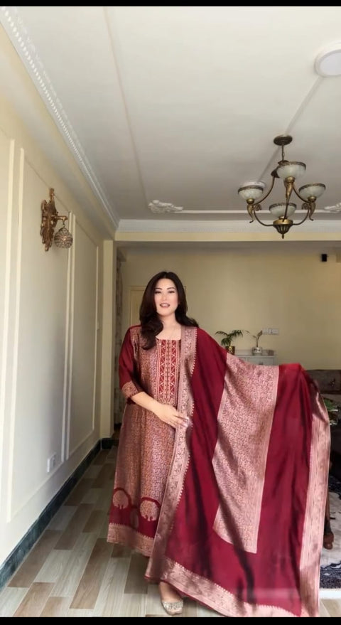 New Beautifulhand zari wiving Jequard pure Banarasi Suit Set