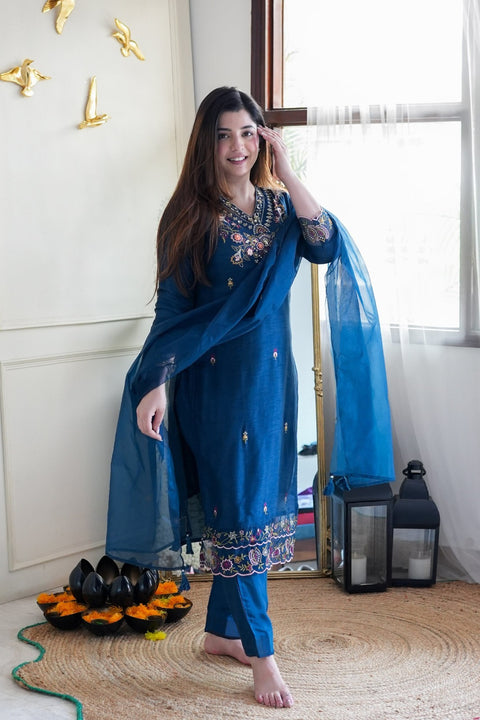 New Women Silk Kurta Pant Dupatta Set