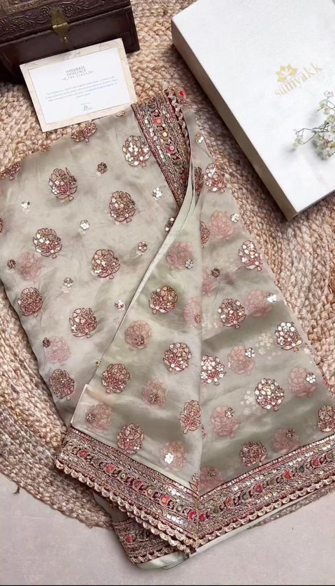 New PRESENTING A SUPER HIT DESIGNER BEAUTIFUL SAREE