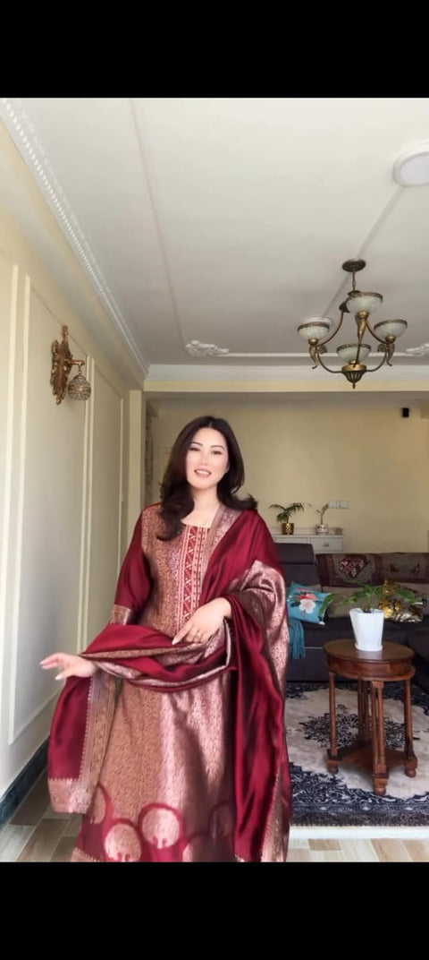 New Beautifulhand zari wiving Jequard pure Banarasi Suit Set