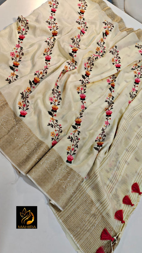 New Beautiful premium quality dijital sarees with all over print along with print