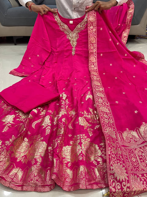 NEW ARRIVALSbeautiful hand-worked neckline & Banarasi zariAnarkali style