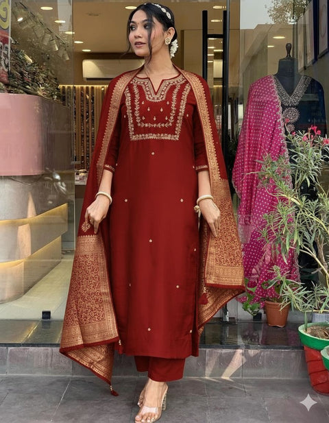 New PRESERNTING NEW  STYLISH DESIGNER HEAVY  ROSE GOLD EMBROIDERY WORK WITH PENT
