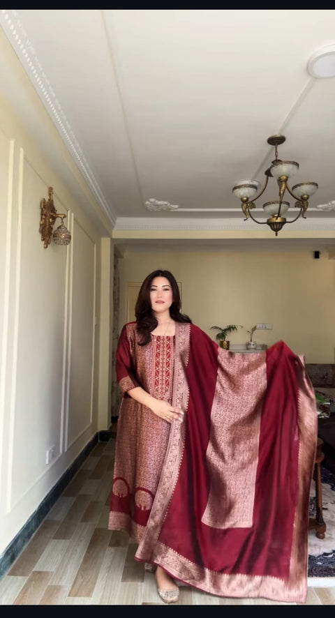New Beautifulhand zari wiving Jequard pure Banarasi Suit Set