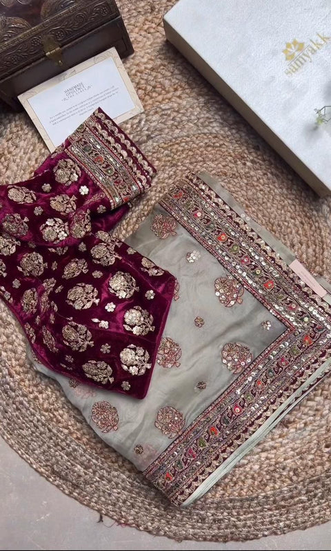 New PRESENTING A SUPER HIT DESIGNER BEAUTIFUL SAREE