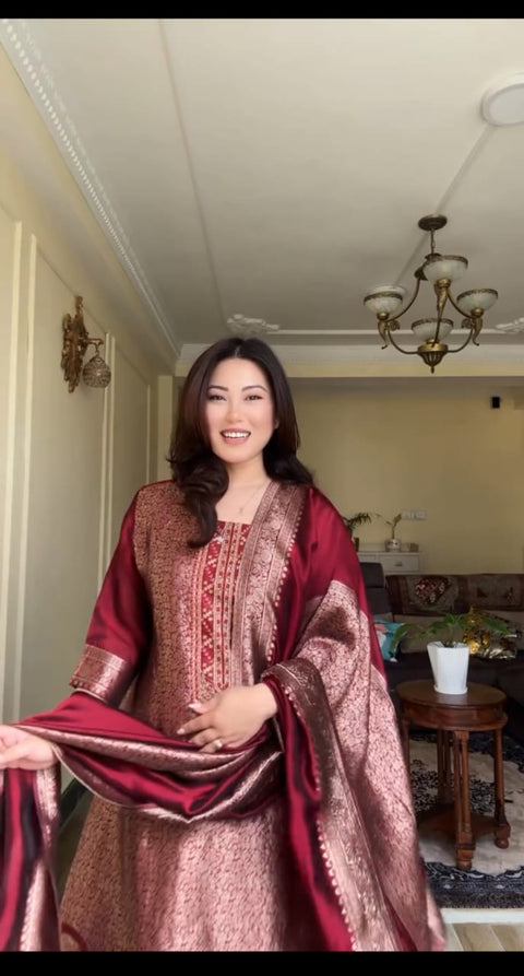 New Beautifulhand zari wiving Jequard pure Banarasi Suit Set